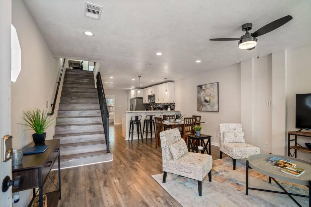 Winter Retreat 3b 3ba Huge Backyard Mins From Downtown — 4-Star Luxury Hotel in Houston, United States
