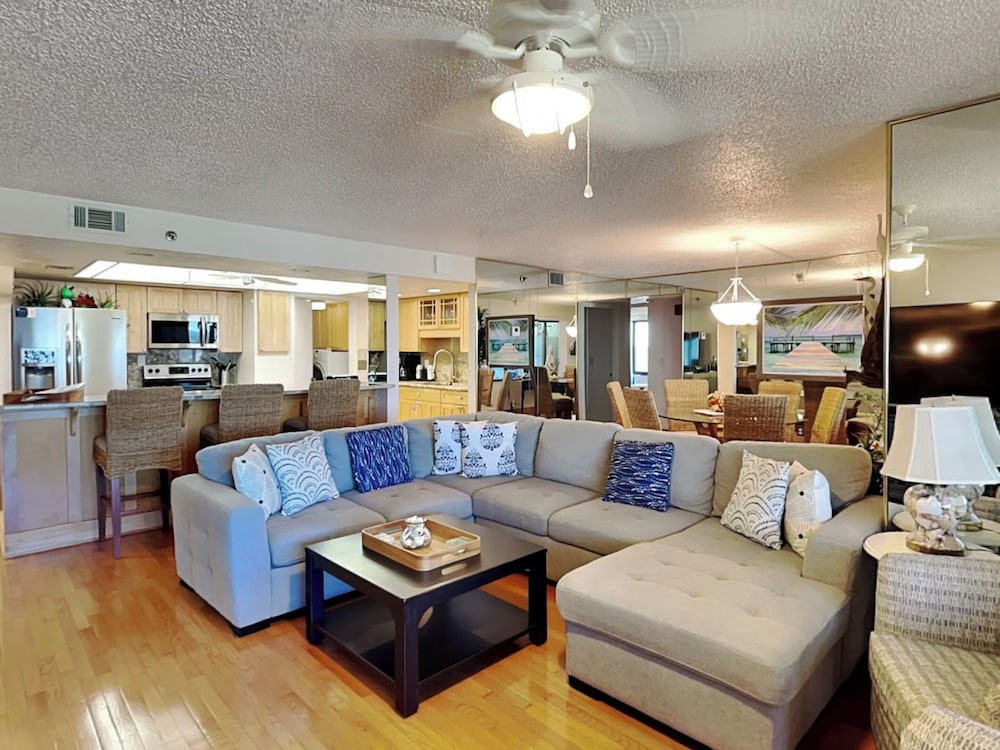Oceanfront Penthouse 11b — 4-Star Luxury Hotel in Ormond Beach, United States
