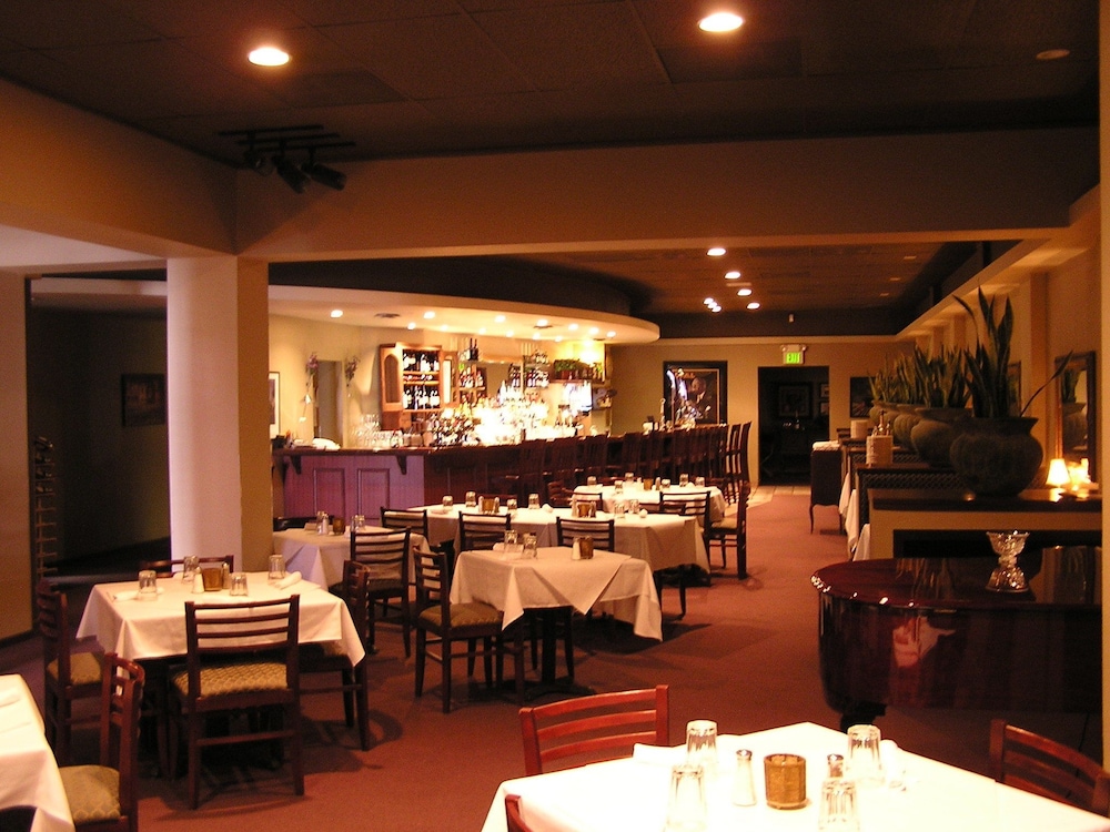 Tremont Inn on Main - photo 17