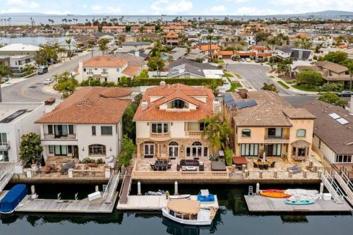 Huntington Harbour Waterfront Home — 4-Star Luxury Hotel in Huntington Beach, United States