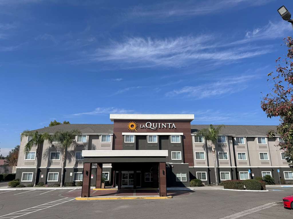 La Quinta Inn & Suites by Wyndham Tulare - photo 9