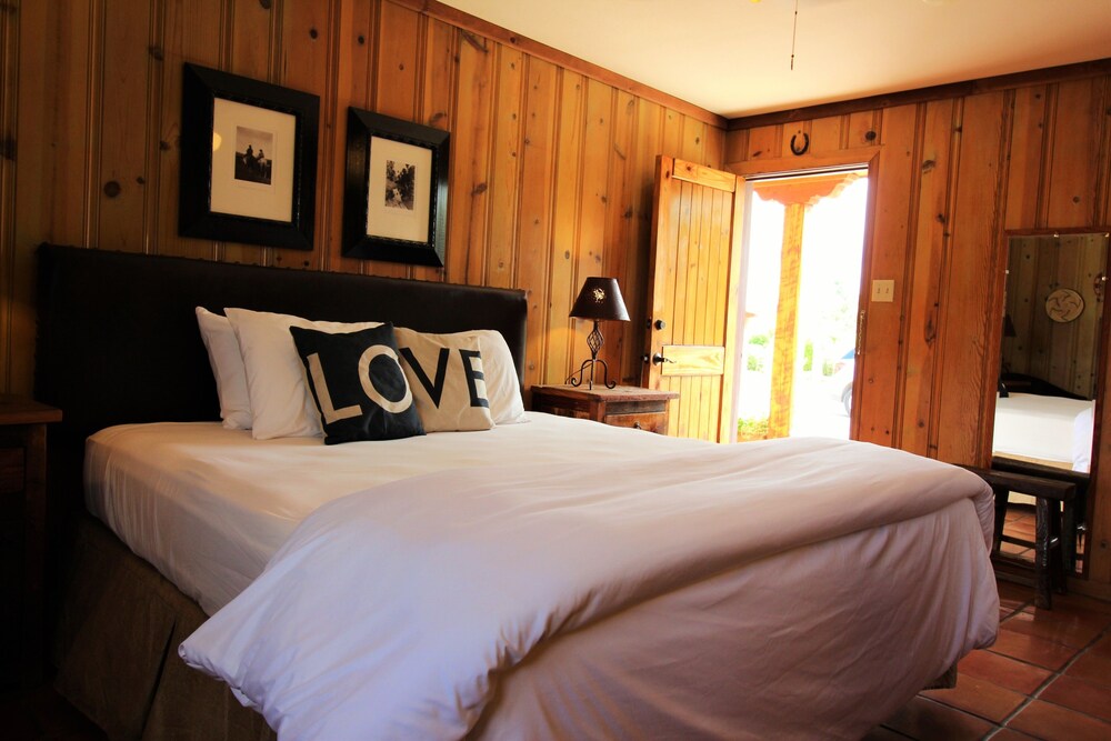 The Maverick Inn - photo 11