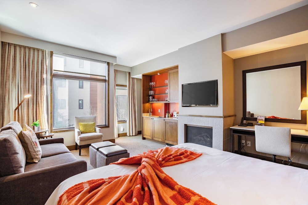 Beaver Creek Solace by AvantStay Studio w Resort Pool Hot Tub Premier Avon Location in Avon, United States