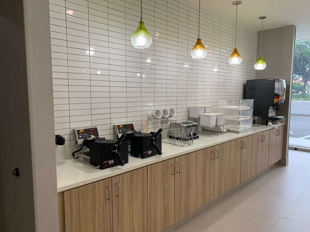 La Quinta Inn & Suite by Wyndham Lake City - photo 15