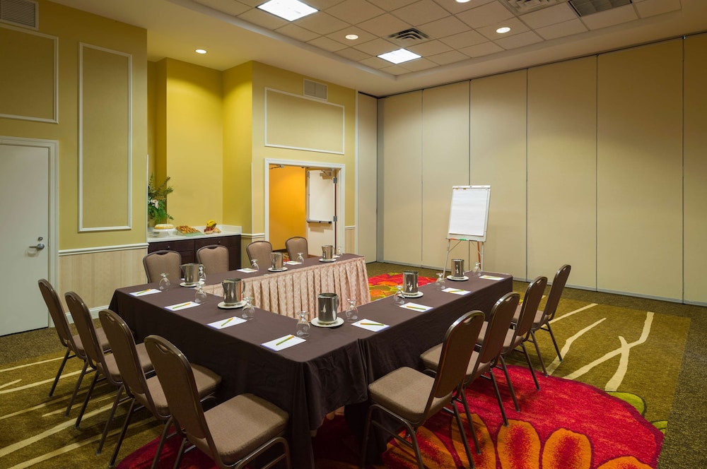 Hilton Garden Inn Edison Raritan Center - photo 33