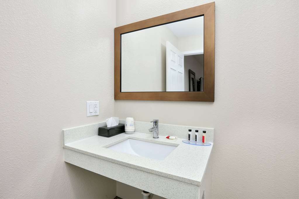 Super 8 by Wyndham Palestine - photo 19