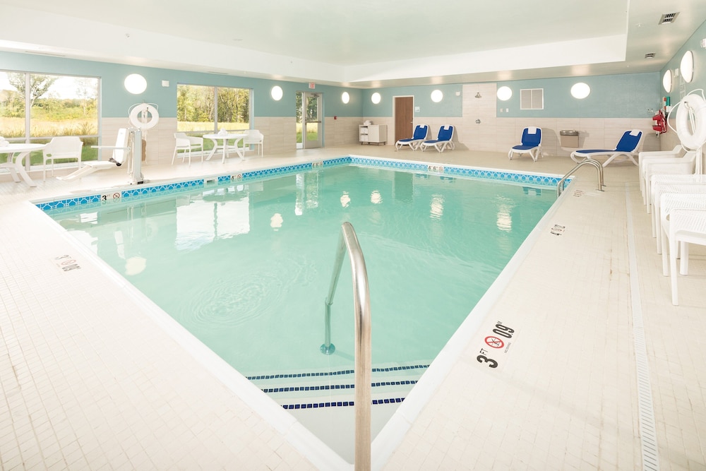 Holiday Inn Express and Suites Kalamazoo West by IHG - photo 9