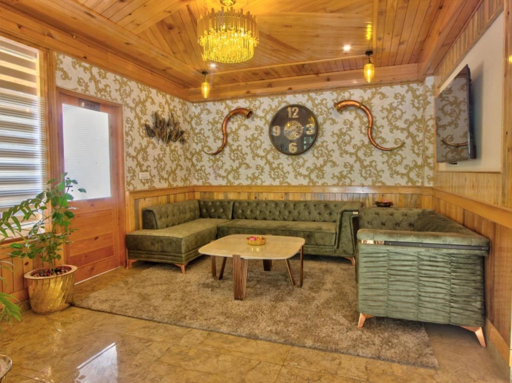 Hotel Simi Grand in Manali, India