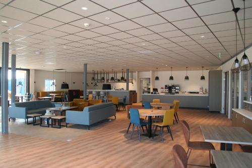 Chalet Helmgras J4 — 4-Star Luxury Hotel in Nes, Netherlands