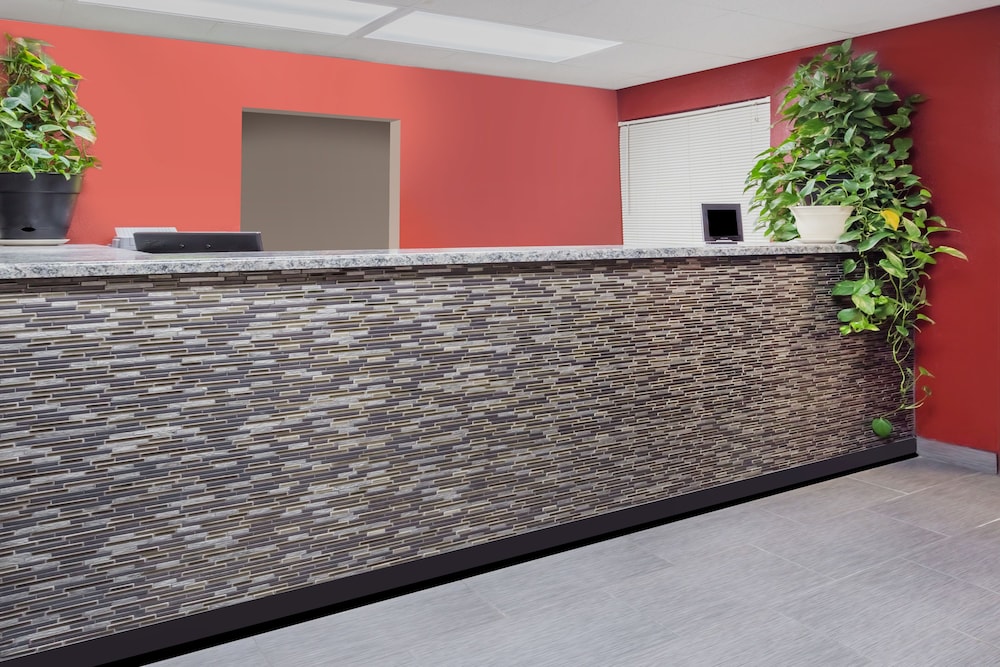 Super 8 by Wyndham Logansport - photo 5