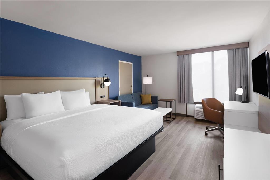 La Quinta Inn & Suites by Wyndham Myrtle Beach - photo 18