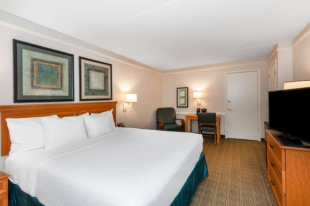 La Quinta Inn by Wyndham Tallahassee North - photo 56