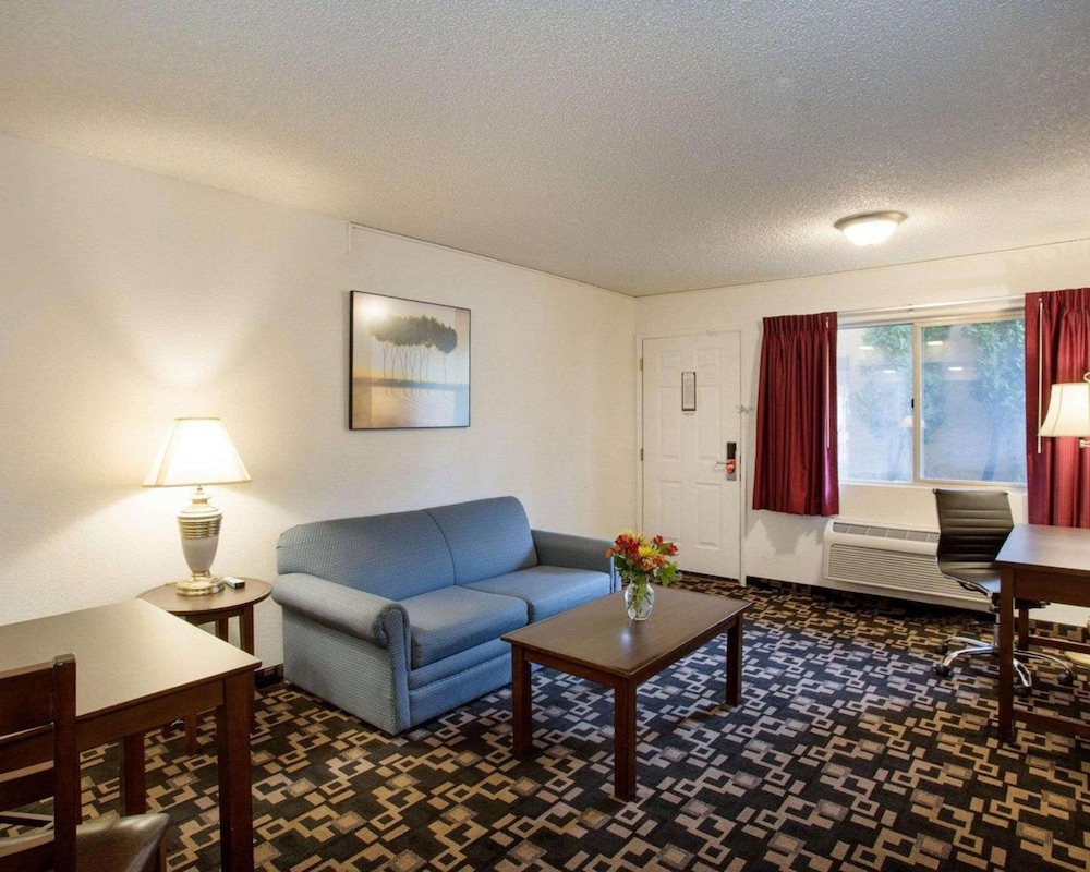 MorningGlory Inn & Suites - photo 27