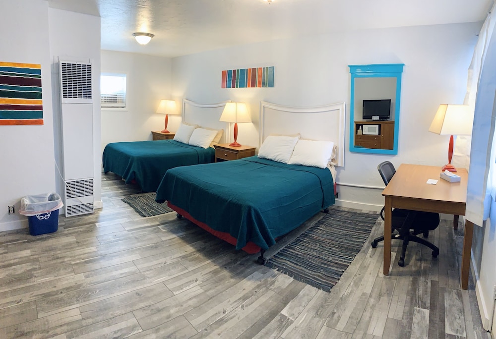 Circle R Motel - photo 16