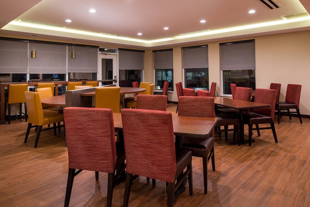 TownePlace Suites by Marriott Charleston West Ashley - photo 33