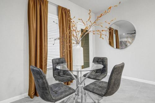 Katy Vibes With Jacuzzi Elegant and Peaceful 3BR in Katy, United States