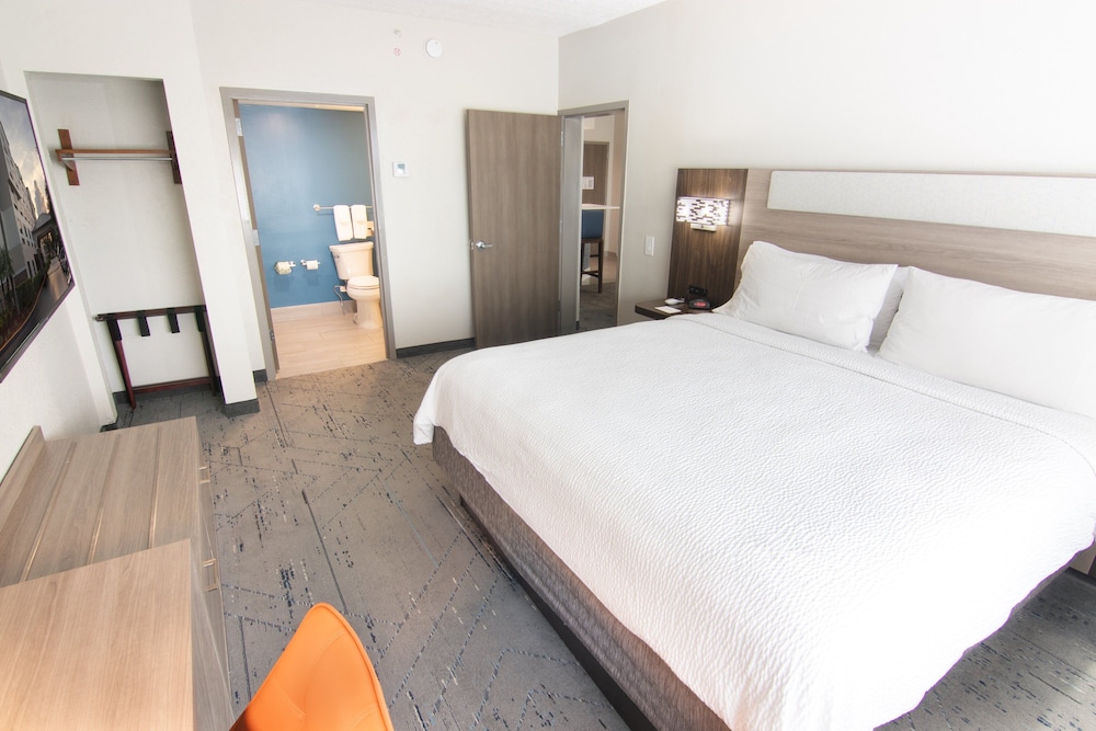 Holiday Inn Express & Suites Ft. Lauderdale Airport West by IHG - photo 17