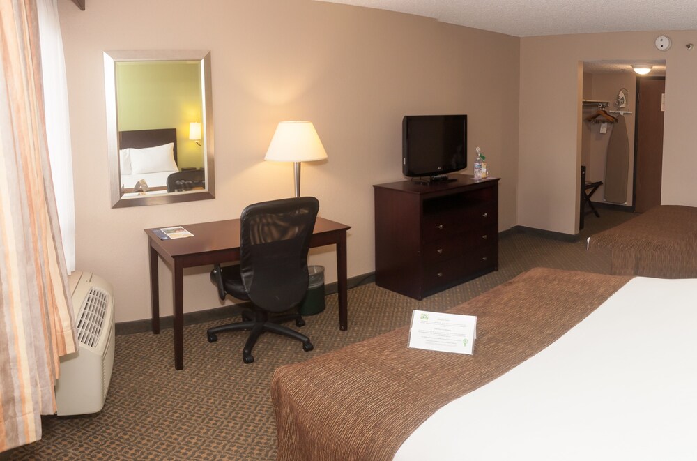 Windemere Hotel & Conference - photo 11