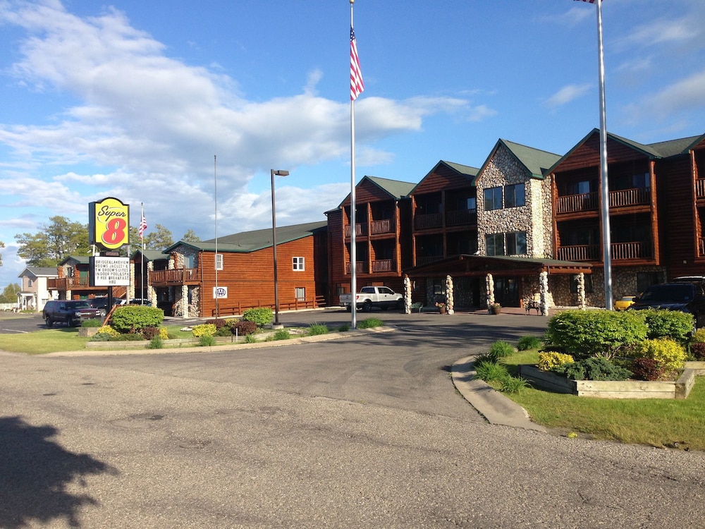 Super 8 by Wyndham Bridgeview of Mackinaw City - photo 52
