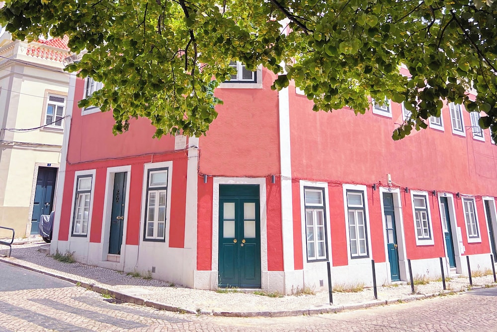 Casa Amora Studio Apartments — 4-Star Luxury Hotel in Lisbon, Portugal