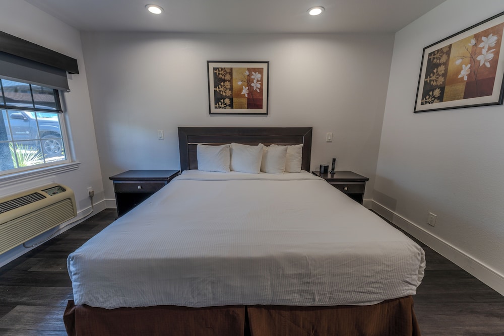 Monterey Surf Inn - photo 4