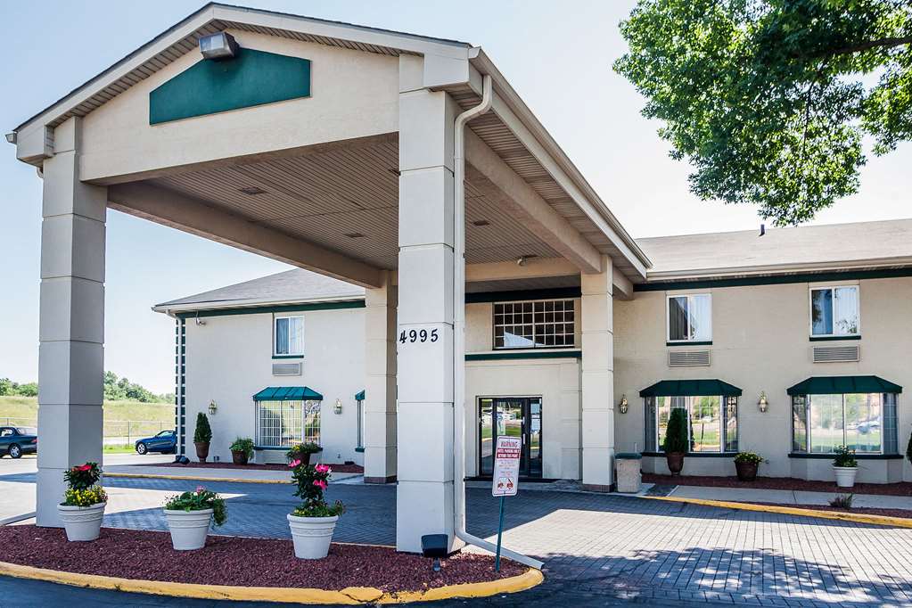 Quality Inn & Suites Des Moines Merle Hay Road - photo 2