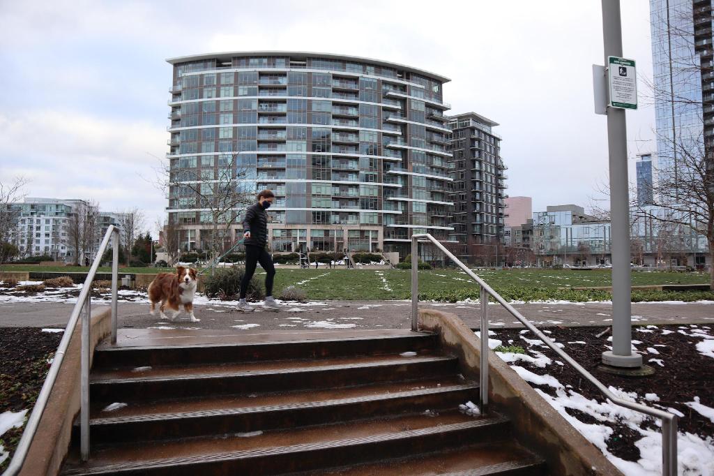 Spacious Downtown Location great for work and relaxing - photo 9