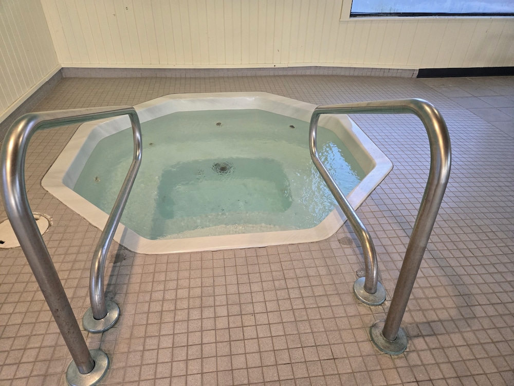 Days Inn by Wyndham Portage Cascade Mountain area - photo 54