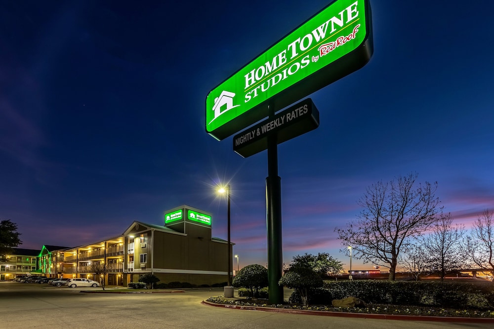 HomeTowne Studios by Red Roof Dallas Mesquite - photo 23