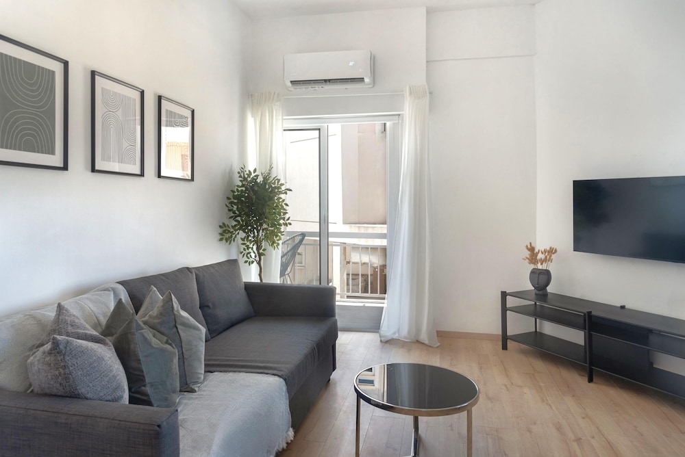 Phaedrus Living: City Breeze Residences Urbanity