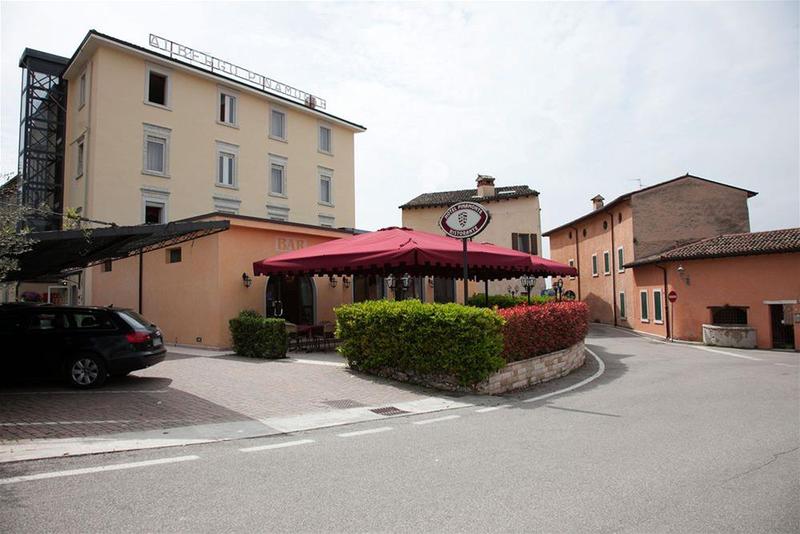 Pinamonte - carbon neutral hotel in Costermano