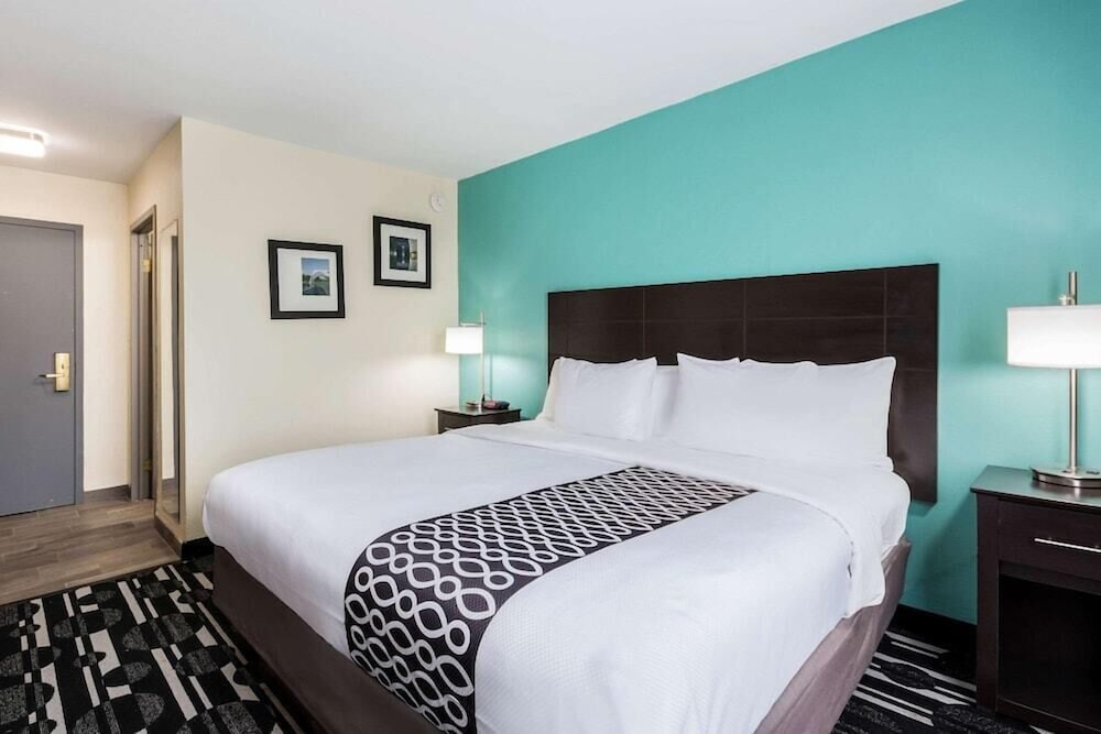 Bricktown Hotel & Extended Stay - photo 16