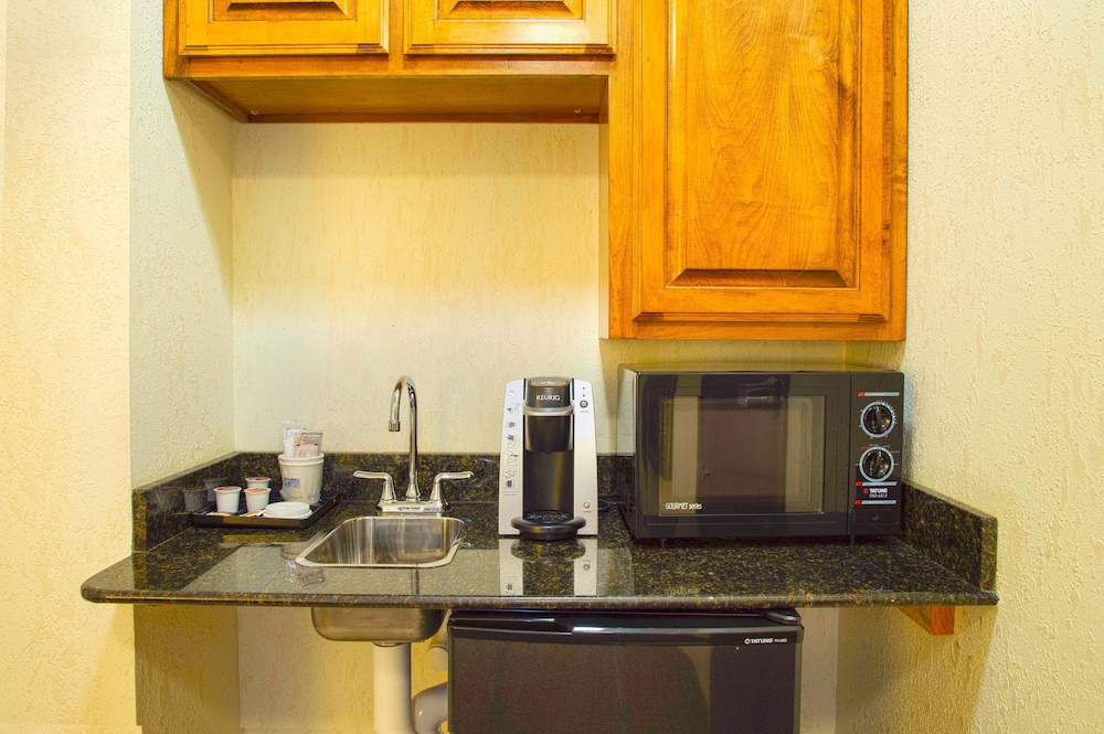 Holiday Inn Express & Suites Center by IHG - photo 17
