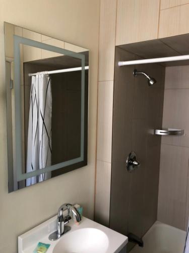 Monticello Motel - photo 30