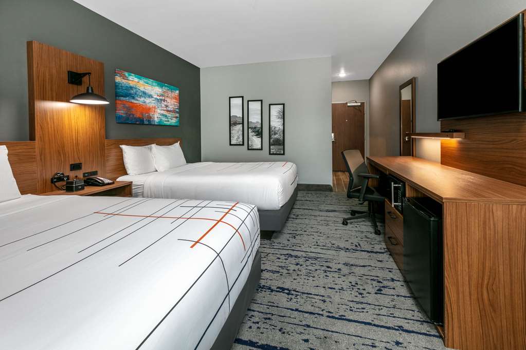 La Quinta Inn & Suites by Wyndham Jacksonville TX - photo 18