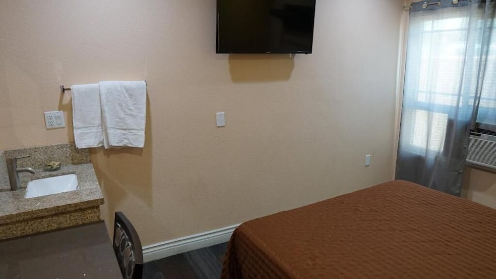 Holly Crest Hotel Los Angeles LAX Airport - photo 8