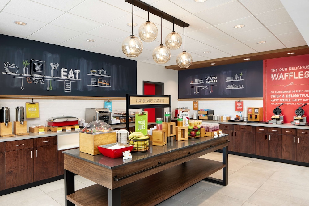 Hampton Inn & Suites Franklin Indianapolis - photo 29