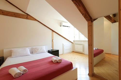 Bright 3BR Apartment in Old Tbilisi by Wehost