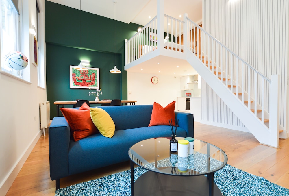Spacious West Hampstead Apartment with mezzanine bedroom by Concept Apartments — 4-Star Luxury Hotel in London, United Kingdom