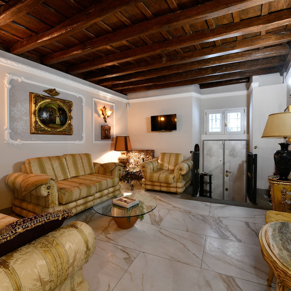 Dolce Vita in Rome With 2 Bedrooms and 1 Bathrooms — 4-Star Luxury Hotel in Rome, Italy