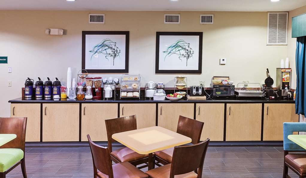 La Quinta Inn & Suites by Wyndham Pasadena - photo 33