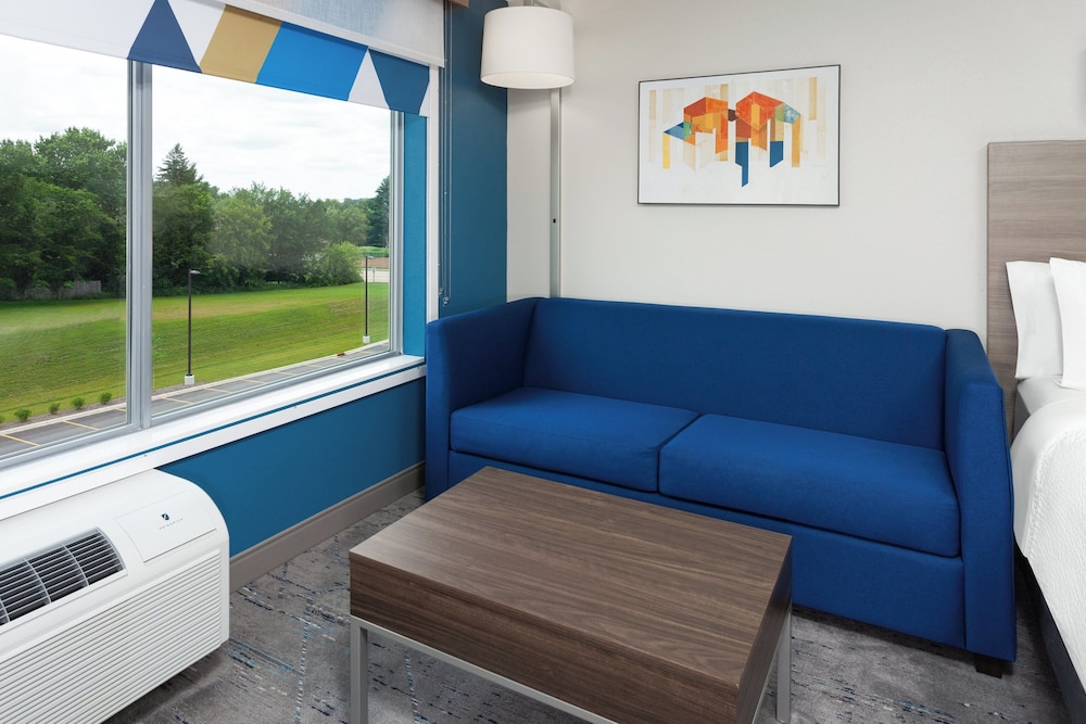 Holiday Inn Express & Suites Reedsburg Dells Area by IHG - photo 19