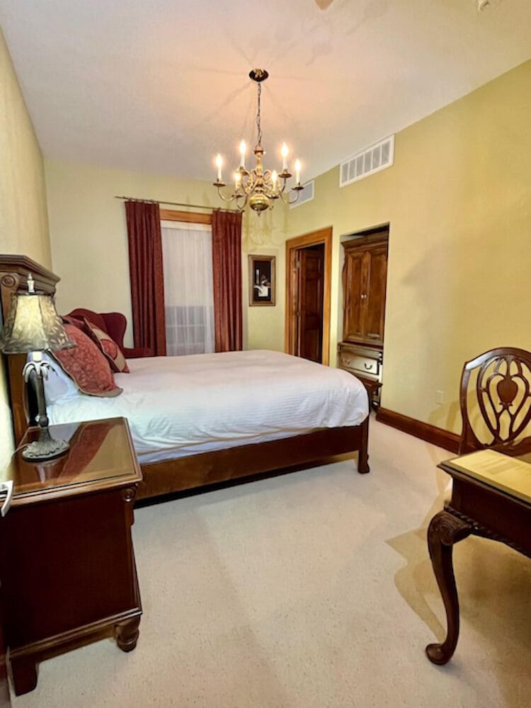 The Port Hotel - photo 8