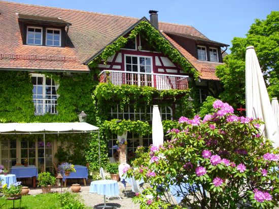 Landhotel Gut Greifhof — hotel in Heiligenberg