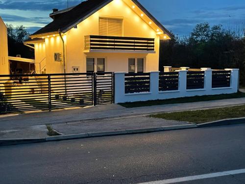 Kuća za odmor Erdelji — 4-Star Luxury Hotel in Bilje, Croatia