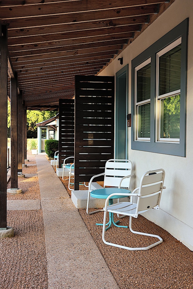 The Dixie Motel Brenham - photo 41