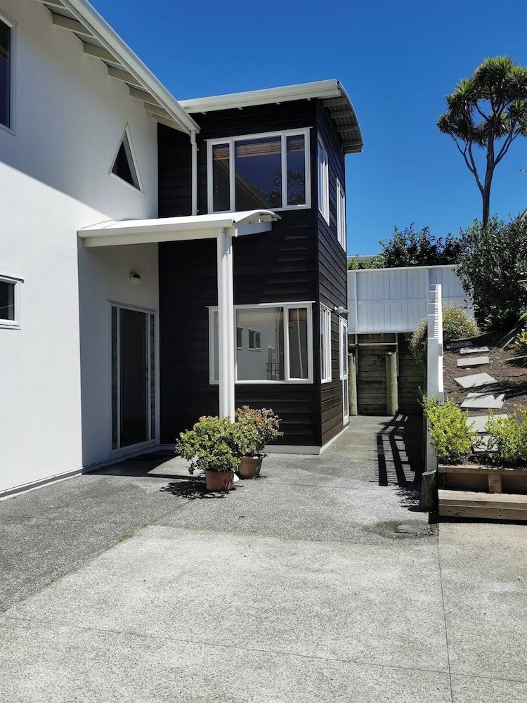 Lilypad of Three Kings Urban 4BR Retreat Modern Spacious Central Family friendly — 4-Star Luxury Hotel in Auckland, New Zealand