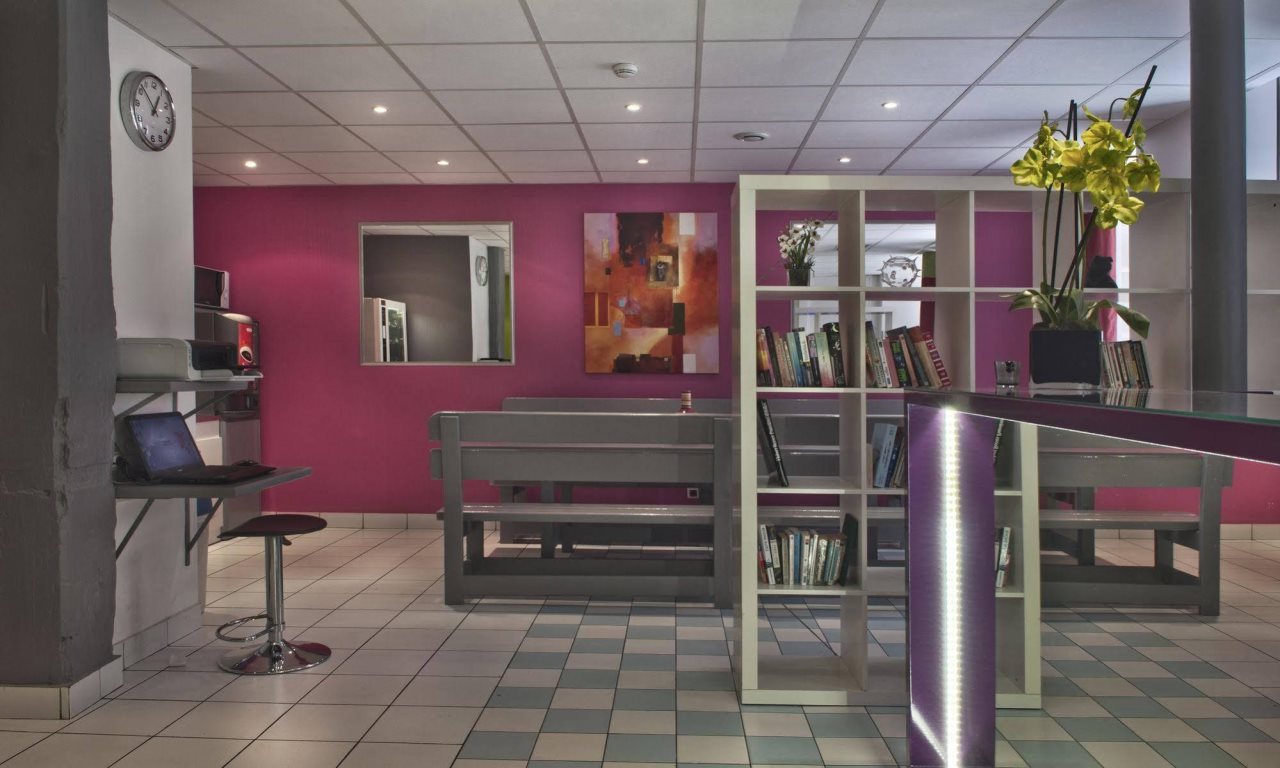 H tel du Commerce - carbon neutral hotel in Paris
