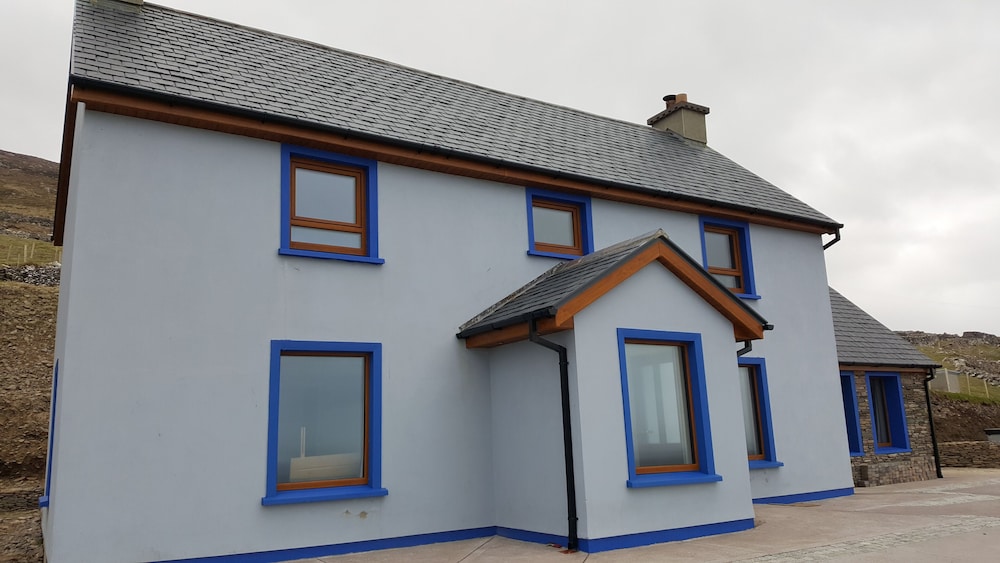 Atlantic Rest Stunning Vistas of the Skelligs in Dingle, Republic of Ireland