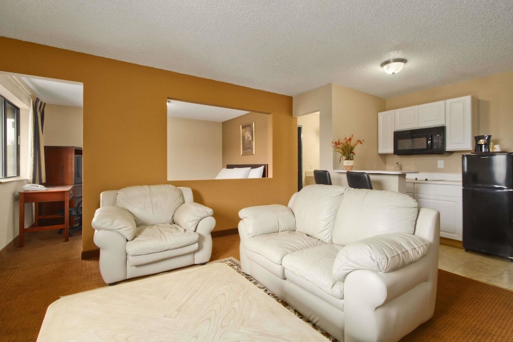 Super 8 by Wyndham Richmond Airport VA - photo 5